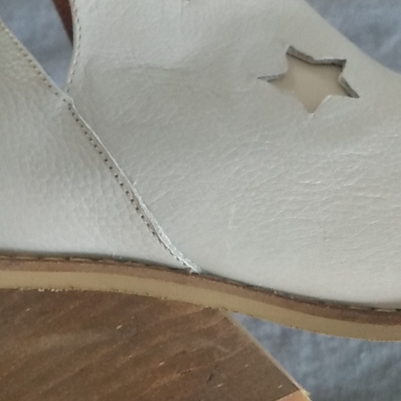 Silvia Cobos shoot for the moon boots - Picture 7 of 7